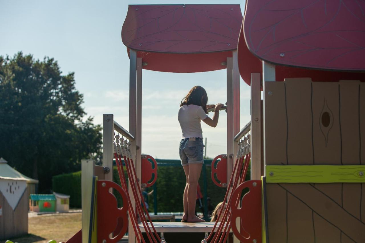 Camping Les Brillas Les Moutiers Экстерьер фото
