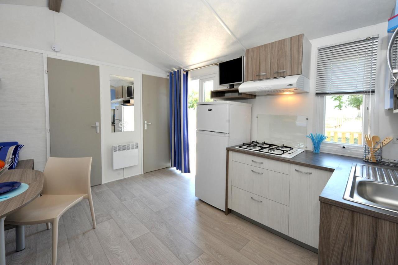 Camping Les Brillas Les Moutiers Экстерьер фото