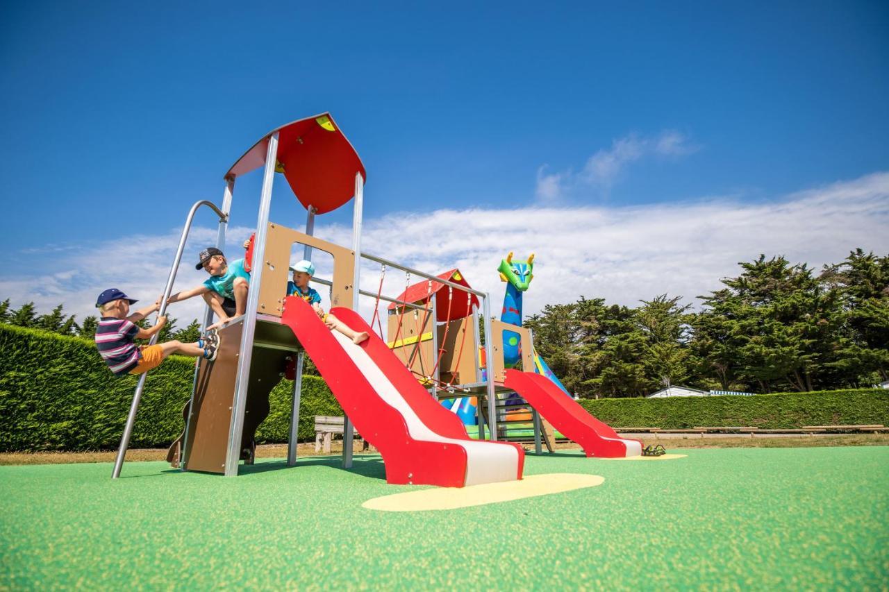 Camping Les Brillas Les Moutiers Экстерьер фото