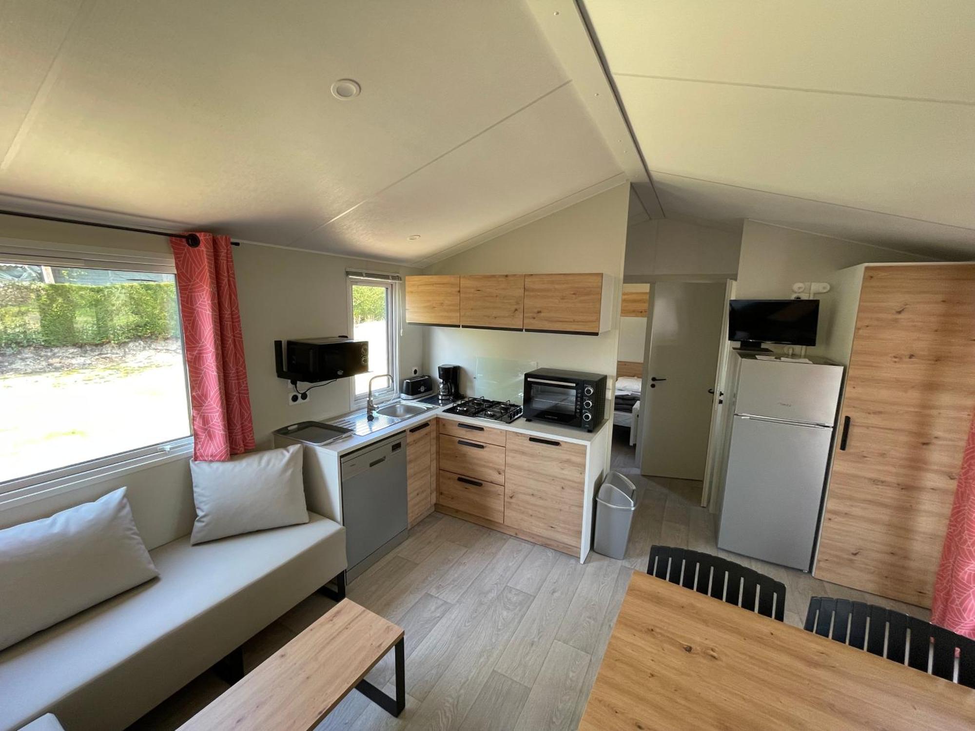 Camping Les Brillas Les Moutiers Экстерьер фото