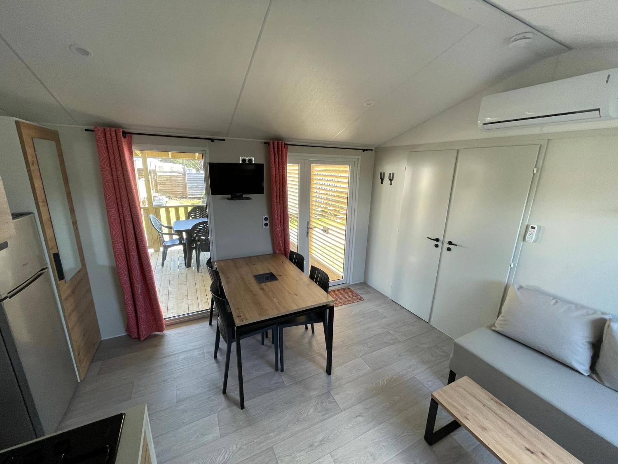 Camping Les Brillas Les Moutiers Экстерьер фото