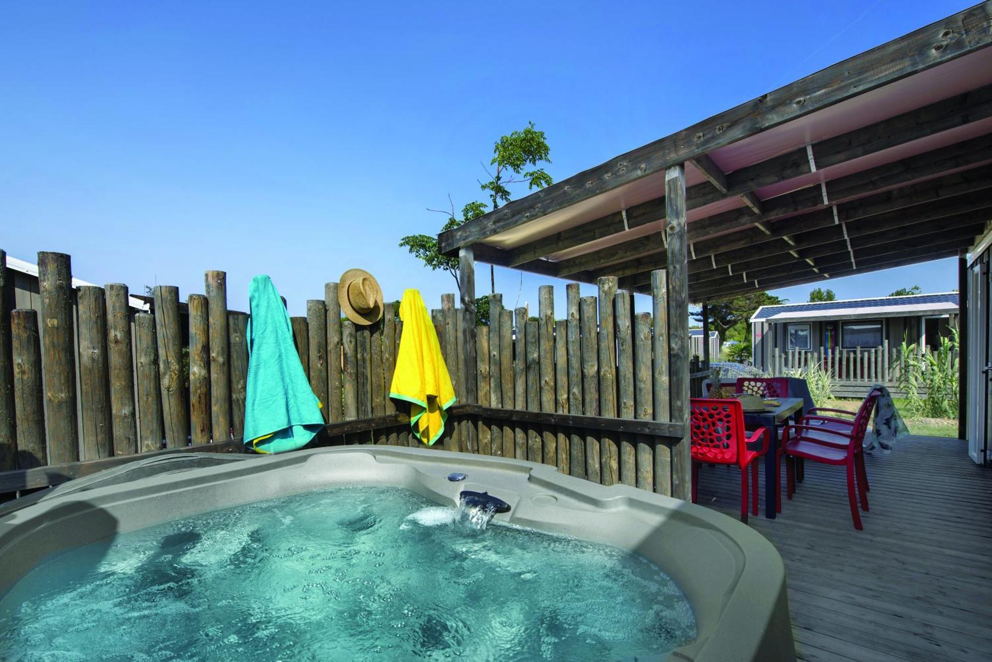 Camping Les Brillas Les Moutiers Экстерьер фото