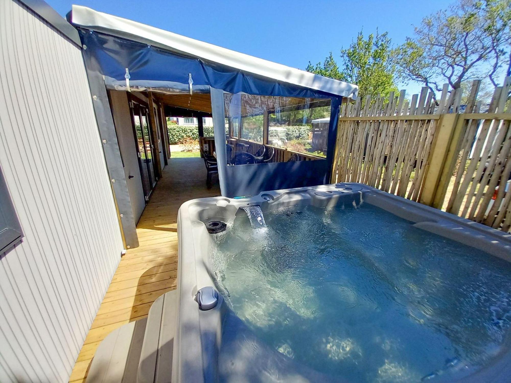 Camping Les Brillas Les Moutiers Экстерьер фото