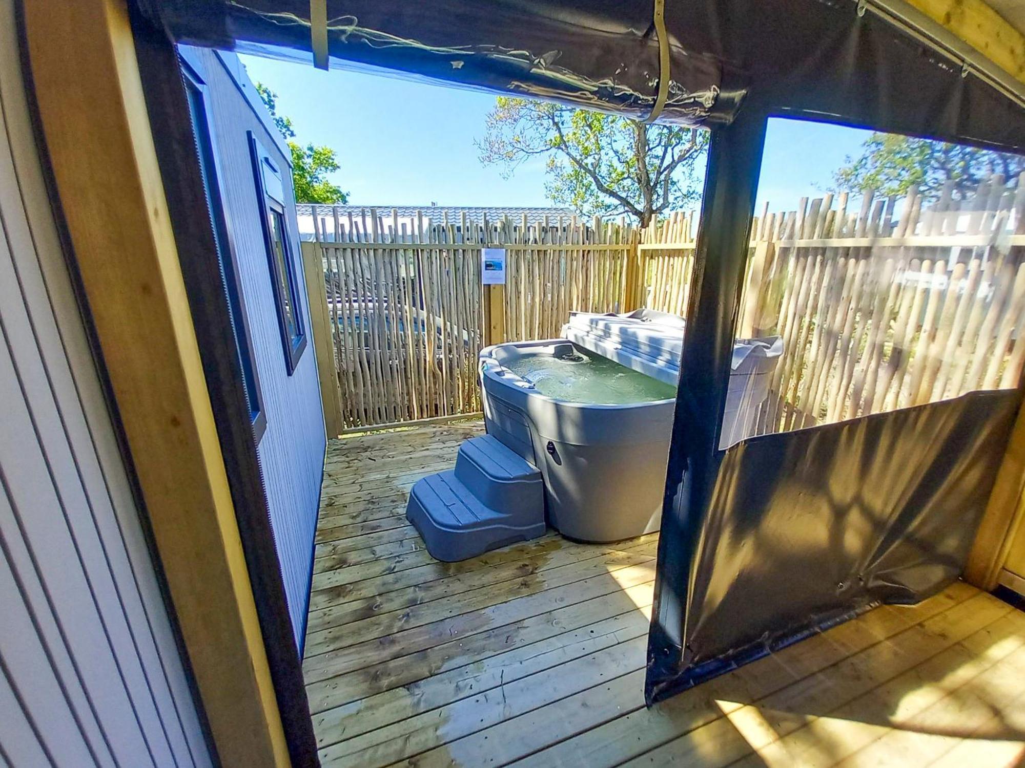 Camping Les Brillas Les Moutiers Экстерьер фото
